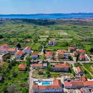 Villa Mare - With Heated Pool, Zadar